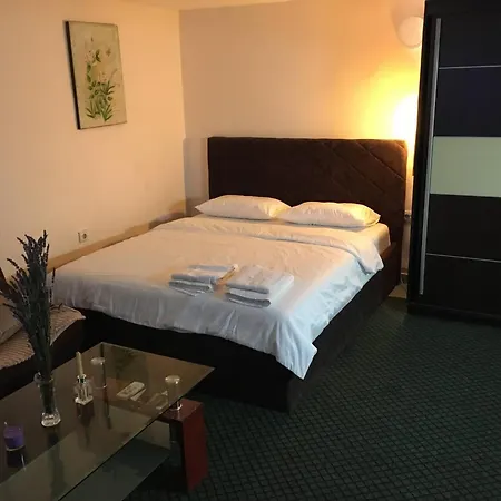 Center Apartment *